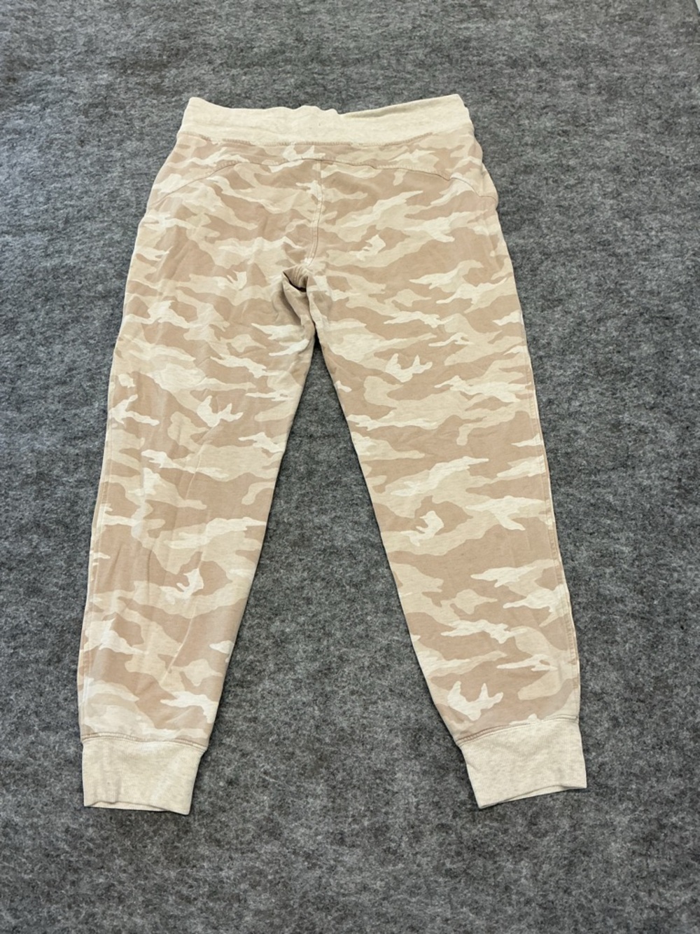 Athleta Balance Printed Beige and Cream Camo Jogger Pants Size M - Picture 5 of 5